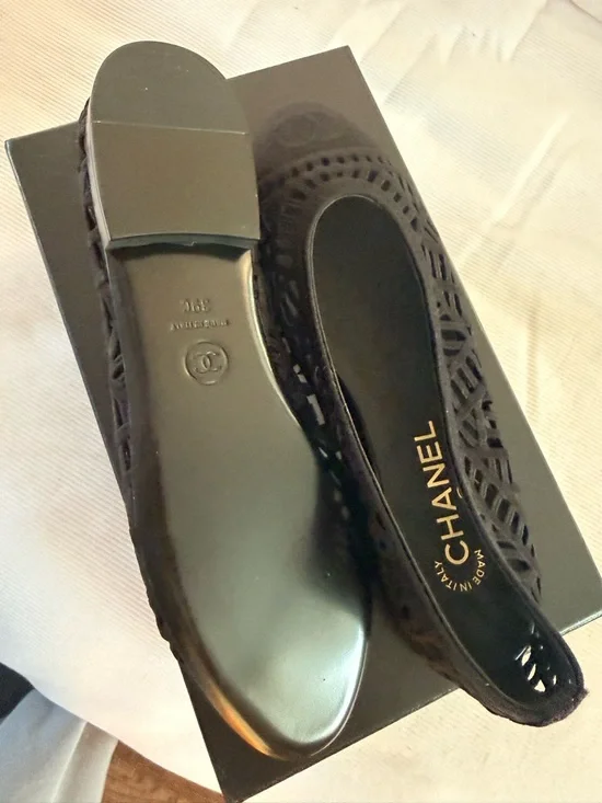 CHANEL Black Laser-Cut Ballet Flats 39 BALLET FLATS
Embroidered Cotton - Picture 7 of 12